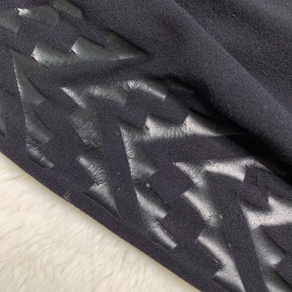 Lululemon Women's Black Leggings with Chevron Print Size 4 - Picture 7 of 11
